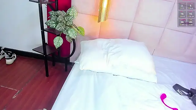 Amberluy online show from February 2026 07:54:02 PM