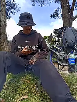 Cuervo maniaco online show from December 2025 04:35:02 PM