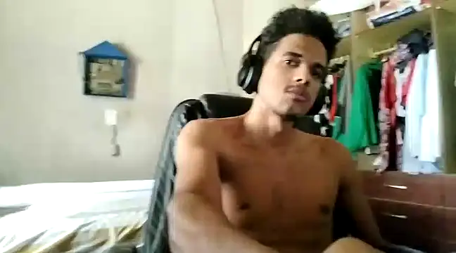 Snapshot of RenziTatte chatting on January 2025 05:42:02 PM RenziTatte online show from January 2025 05:42:02 PM