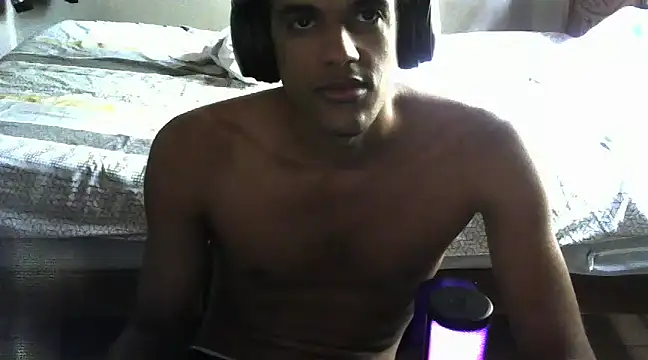 Snapshot of RenziTatte chatting on February 2025 03:50:01 PM RenziTatte online show from February 2025 03:50:01 PM