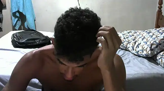 Snapshot of RenziTatte chatting on March 2025 01:39:01 AM RenziTatte online show from March 2025 01:39:01 AM