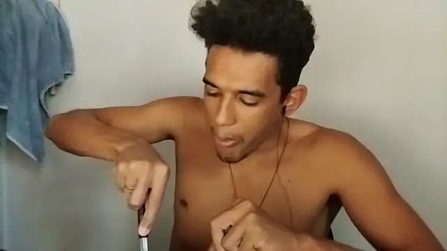 Snapshot of RenziTatte chatting on October 2025 04:37:02 PM RenziTatte online show from October 2025 04:37:02 PM