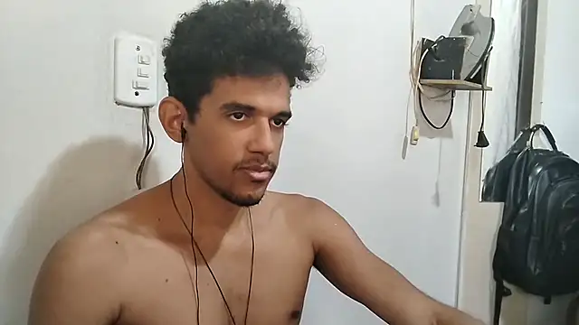 Snapshot of RenziTatte chatting on October 2025 03:11:01 PM RenziTatte online show from October 2025 03:11:01 PM