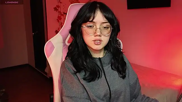 Snapshot of suzumi__ chatting on December 2024 05:48:01 AM suzumi online show from December 2024 05:48:01 AM