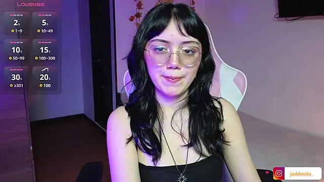 Snapshot of suzumi__ chatting on January 2025 05:06:01 PM suzumi online show from January 2025 05:06:01 PM