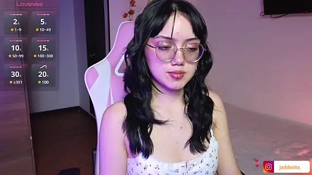 Snapshot of suzumi__ chatting on January 2025 06:35:01 PM suzumi online show from January 2025 06:35:01 PM