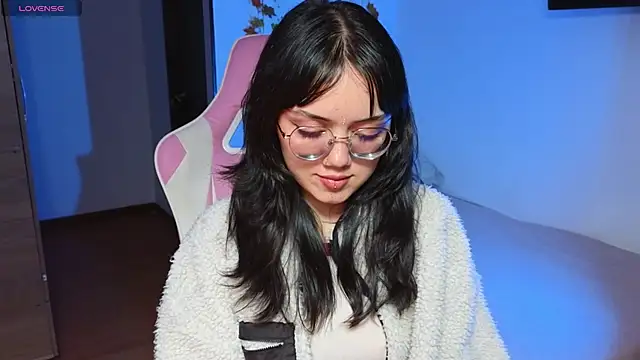 Snapshot of suzumi__ chatting on January 2025 05:31:02 AM suzumi online show from January 2025 05:31:02 AM