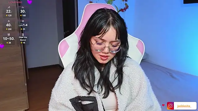 Snapshot of suzumi__ chatting on January 2025 08:34:01 AM suzumi online show from January 2025 08:34:01 AM
