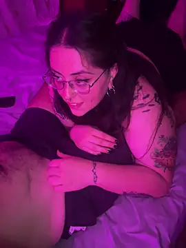 Snapshot of Mizztikaa chatting on December 2024 03:07:02 AM Mizztikaa online show from December 2024 03:07:02 AM