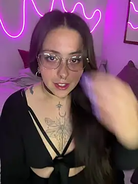 Snapshot of Mizztikaa chatting on December 2024 05:05:02 AM Mizztikaa online show from December 2024 05:05:02 AM