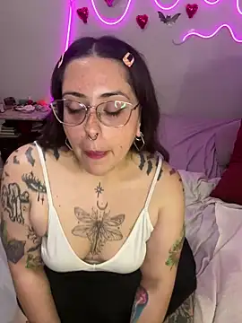 Snapshot of Mizztikaa chatting on February 2025 03:25:02 AM Mizztikaa online show from February 2025 03:25:02 AM