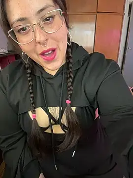 Snapshot of Mizztikaa chatting on October 2025 07:03:02 PM Mizztikaa online show from October 2025 07:03:02 PM