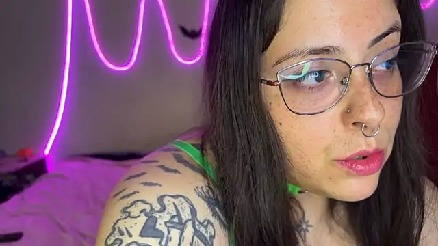 Snapshot of Mizztikaa chatting on November 2025 09:26:02 PM Mizztikaa online show from November 2025 09:26:02 PM