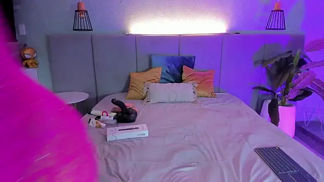 Annie-Wolf online show from March 2025 08:43:01 PM