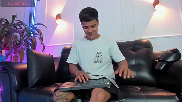 Rob saenz  online show from October 2025 03:58:01 PM