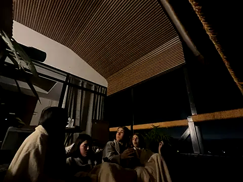 Snapshot of Candy_sexyy chatting on December 2025 04:17:01 AM Candy sexyy online show from December 2025 04:17:01 AM