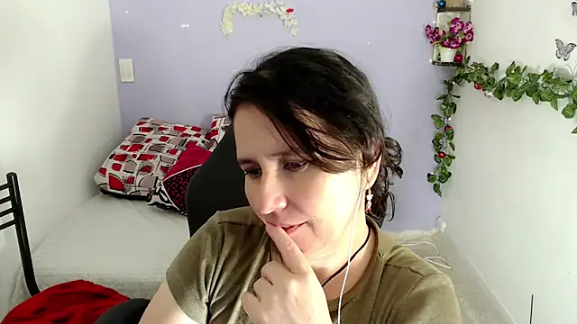 Snapshot of victoria_jones chatting on January 2025 04:19:02 PM victoria jones online show from January 2025 04:19:02 PM