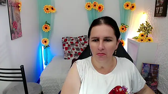Snapshot of victoria_jones chatting on February 2025 08:00:01 PM victoria jones online show from February 2025 08:00:01 PM