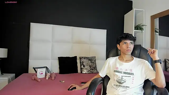 Snapshot of Santy_carrington chatting on December 2024 08:29:01 PM Santy carrington online show from December 2024 08:29:01 PM