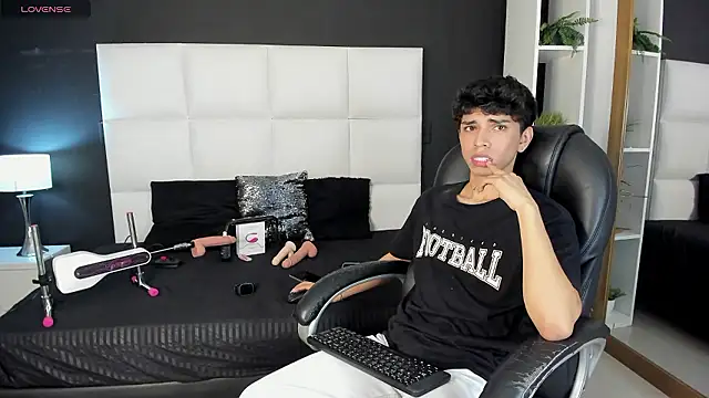 Snapshot of Santy_carrington chatting on December 2024 08:22:01 PM Santy carrington online show from December 2024 08:22:01 PM