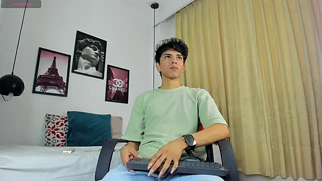 Snapshot of Santy_carrington chatting on December 2024 08:10:02 PM Santy carrington online show from December 2024 08:10:02 PM