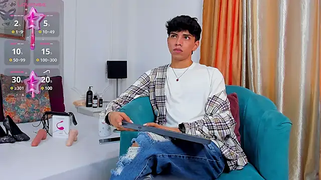 Snapshot of Santy_carrington chatting on January 2025 08:04:02 PM Santy carrington online show from January 2025 08:04:02 PM