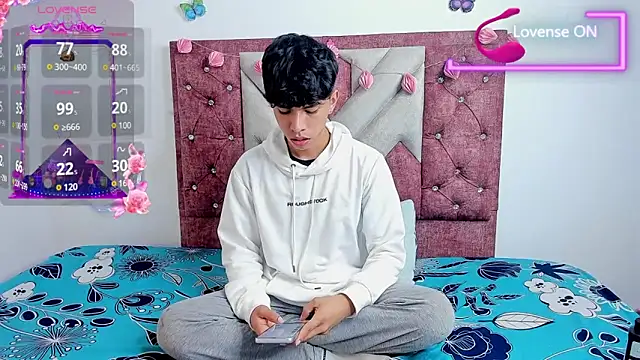 Snapshot of Santy_carrington chatting on March 2025 06:47:01 AM Santy carrington online show from March 2025 06:47:01 AM