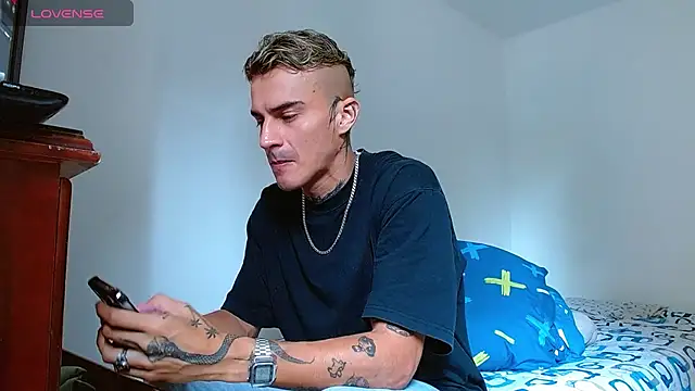 Snapshot of bray_hotboy777 chatting on October 2025 03:40:01 PM bray hotboy777 online show from October 2025 03:40:01 PM