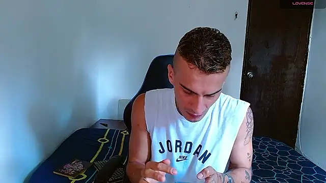 Snapshot of bray_hotboy777 chatting on January 2026 03:48:02 PM bray hotboy777 online show from January 2026 03:48:02 PM