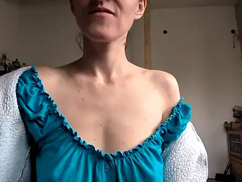 Snapshot of Milky_hairy_mommy chatting on March 2025 10:07:02 AM Milky hairy mommy online show from March 2025 10:07:02 AM