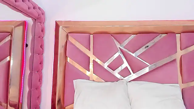 Britanymooree online show from April 2026 08:42:02 PM