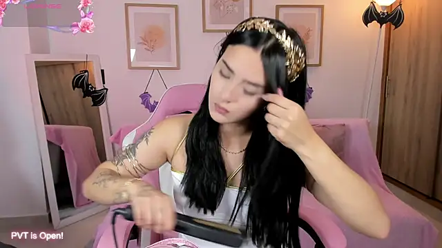 Veronica isaza   online show from October 2025 12:48:02 PM