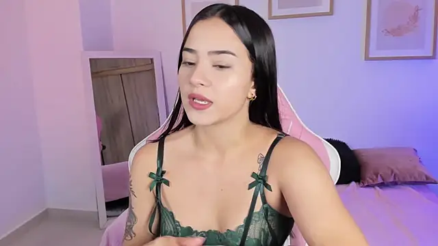 Veronica isaza   online show from November 2025 12:38:01 PM