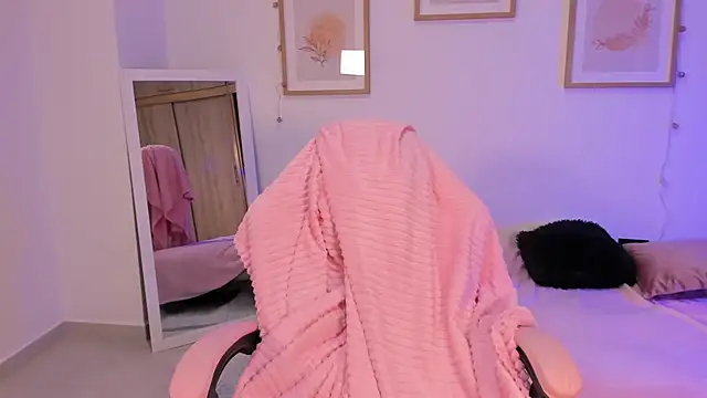 Veronica isaza   online show from November 2025 12:15:02 PM