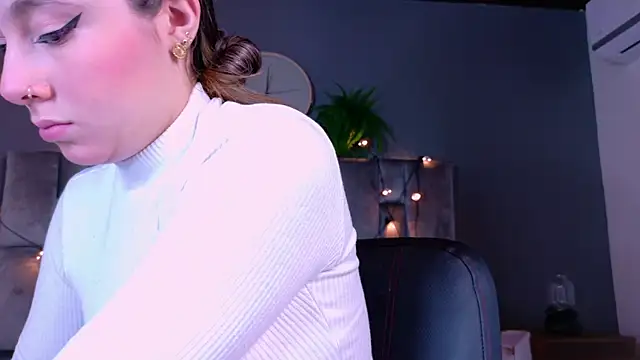 Snapshot of AmbarHills_1 chatting on November 2025 11:32:01 AM AmbarHills 1 online show from November 2025 11:32:01 AM