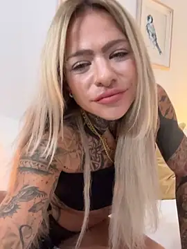 Snapshot of Divina_X_ chatting on October 2025 05:24:01 PM Divina X online show from October 2025 05:24:01 PM