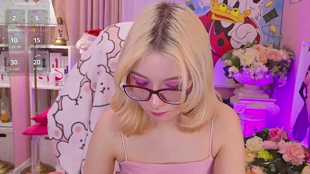 Coconut Mia online show from December 2024 09:22:01 PM