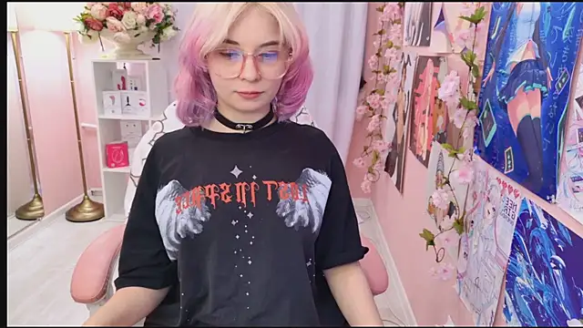 Coconut Mia online show from October 2025 04:26:01 PM