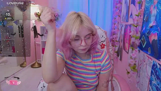 Coconut Mia online show from October 2025 04:18:01 PM