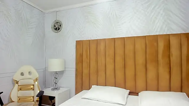 Snapshot of Daphne81_ chatting on January 2025 06:24:02 PM Daphne81  online show from January 2025 06:24:02 PM