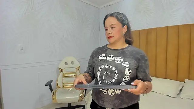 Snapshot of Daphne81_ chatting on January 2025 02:19:02 AM Daphne81  online show from January 2025 02:19:02 AM