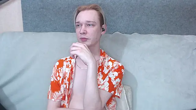 Snapshot of qustci-couple chatting on March 2025 10:10:01 PM qustci-couple online show from March 2025 10:10:01 PM