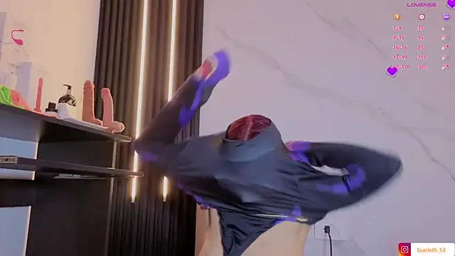 Snapshot of Scarlet_Red_ chatting on November 2025 12:04:01 PM Scarlet Red online show from November 2025 12:04:01 PM