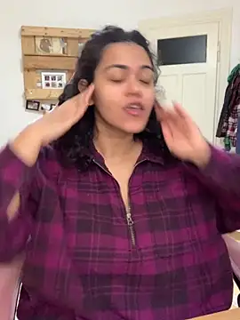 Curvydesifromgermany online show from November 2025 01:00:01 PM