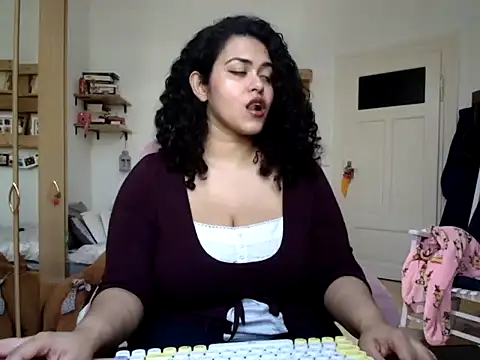 Curvydesifromgermany online show from February 2026 11:43:02 AM