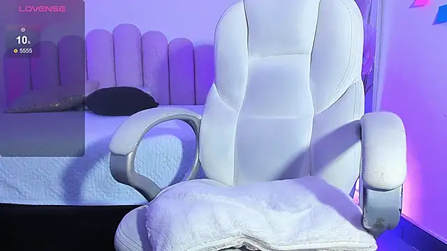 Haanna   online show from February 2025 10:43:02 PM