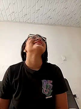 -VICKKY online show from November 2025 02:41:01 PM