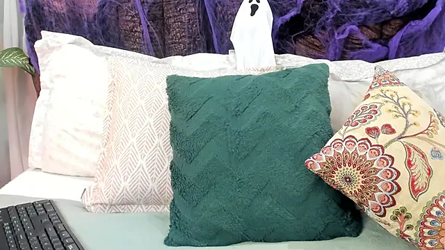 tiffany becker online show from October 2025 11:55:01 AM