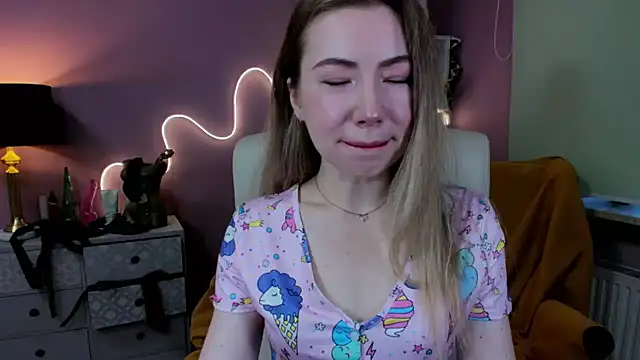 Mia Tasty online show from October 2025 06:32:02 AM