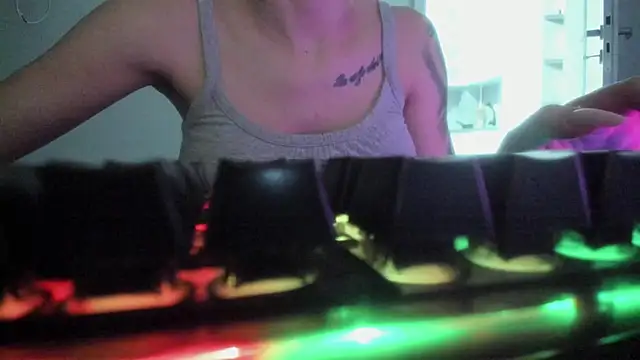 Emmapmg online show from December 2025 07:18:01 PM